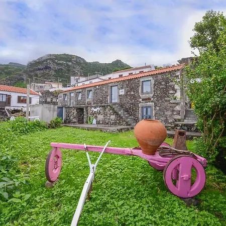 Monchique Islet View House T2